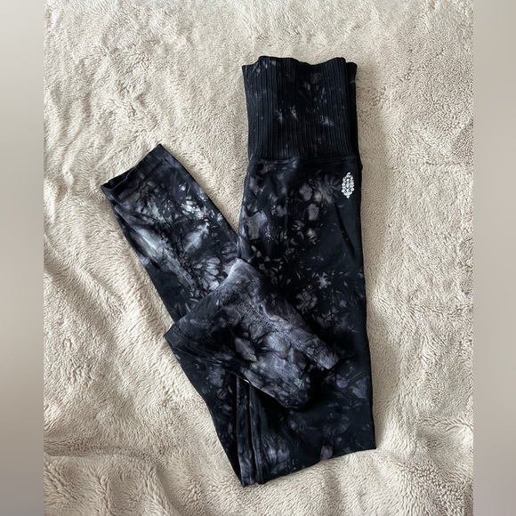 Free People FP Movement Om Shanti Tie Dye Leggings •EUC - Picture 11 of 13